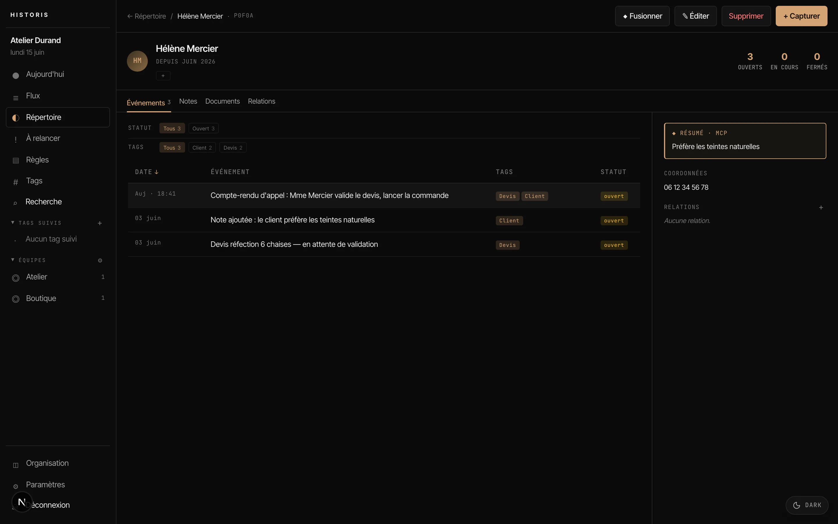 La fiche d'un contact dans Historis : tout l'historique sur une seule chronologie datée, avec un résumé marqué ◆, ajouté par un assistant.
